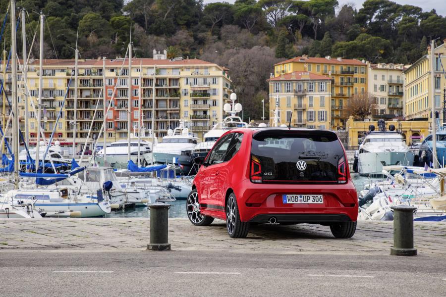  Volkswagen up! GTI 2018 года  (WW) (фото 34 из 41)
